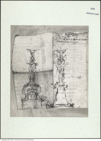 Vorderseite von Museum Kunstpalast [https://www.deutsche-digitale-bibliothek.de/content/lizenzen/rv-ez/] L'arte del disegno, e le vivezze dell'ingegno di Guglielmo della Porta celebre scultore, et architetto ... (2 Bände)Zweiter (kleiner) Band mit zwei Skizzenbüchern und einem angefügten KonvolutDas KonvolutSeite 188 v: Zwei Kandelaberentwürfe; Schriftnotiz; Teilornament mit Maske in der Mitte - , bh455897_recto. Foto.