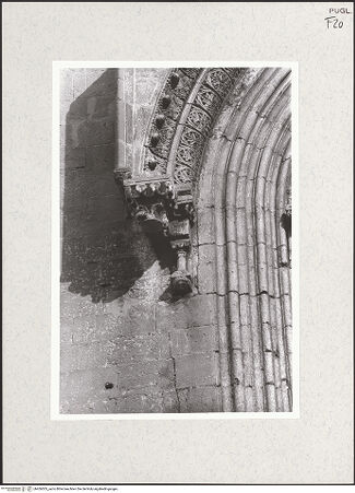 Vorderseite von Bruzelius, Caroline [https://www.deutsche-digitale-bibliothek.de/content/lizenzen/rv-ez/] Hauptportal - Linke Konsole des Baldachins, bh456505_recto. Foto: Brummel, Chester.