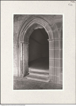 Vorderseite von Bruzelius, Caroline [https://www.deutsche-digitale-bibliothek.de/content/lizenzen/rv-ez/] San Domenico MaggioreChiostro - Portal, bh456507_recto. Foto: Brummel, Chester.