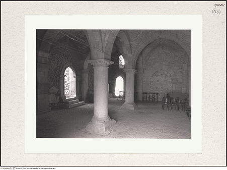 Vorderseite von Bruzelius, Caroline [https://www.deutsche-digitale-bibliothek.de/content/lizenzen/rv-ez/] Abbazia di San Guglielmo al GoletoChiesa inferiore - Schiff nach Westen, bh456653_recto. Foto: Brummel, Chester.