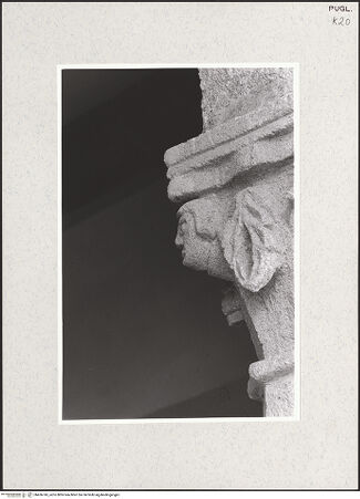 Vorderseite von Bruzelius, Caroline [https://www.deutsche-digitale-bibliothek.de/content/lizenzen/rv-ez/] Kapitell mit Männerköpfen - Detail, bh456745_recto. Foto: Brummel, Chester.