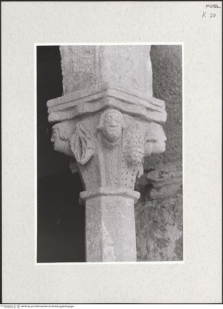 Vorderseite von Bruzelius, Caroline [https://www.deutsche-digitale-bibliothek.de/content/lizenzen/rv-ez/] Kapitell mit Männerköpfen - Gesamtansicht, bh456746_recto. Foto: Brummel, Chester.