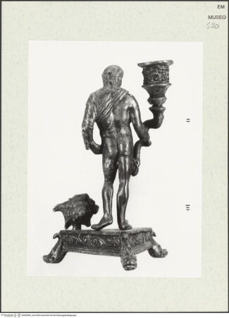 Vorderseite von Sopr. BAA Ravenna, Ferrara e Forlì [https://www.deutsche-digitale-bibliothek.de/content/lizenzen/rv-ez/] Tintenfass mit männlicher Figur - Rückansicht, bh456940_recto. Foto.