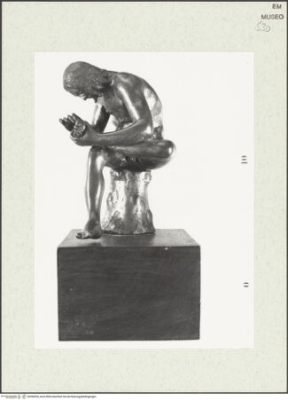 Vorderseite von Sopr. BAA Ravenna, Ferrara e Forlì [https://www.deutsche-digitale-bibliothek.de/content/lizenzen/rv-ez/] "Spinario" - Seitenansicht, bh456954_recto. Foto.