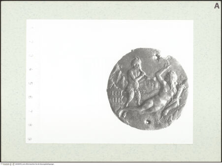 Vorderseite von Sopr. BAA Ravenna, Ferrara e Forlì [https://www.deutsche-digitale-bibliothek.de/content/lizenzen/rv-ez/] Abundantia und ein Satyr - , bh456959_recto. Foto.