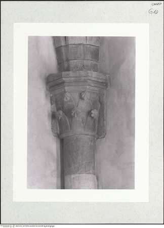 Vorderseite von Bruzelius, Caroline [https://www.deutsche-digitale-bibliothek.de/content/lizenzen/rv-ez/] Kapitelle und SockelKapitell (Ostabschluss rechts) - Gesamtansicht, bh457416_recto. Foto: Brummel, Chester.