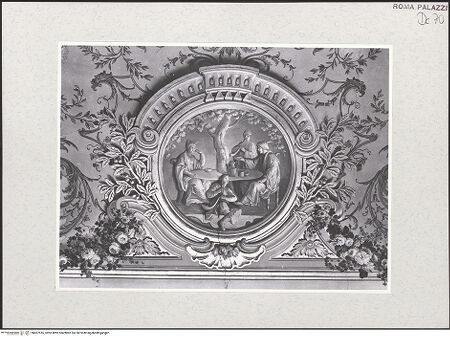 Vorderseite von Sopr. BAS ROMA [https://www.deutsche-digitale-bibliothek.de/content/lizenzen/rv-ez/] Personifikation der Dämmerung mit Windgöttern und monochrome Tondi mit exotischen Szenen - Detail: Tondo mit Szene einer Teezeremonie, bh457516_recto. Foto.