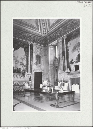 Vorderseite von Sopr. BAS ROMA [https://www.deutsche-digitale-bibliothek.de/content/lizenzen/rv-ez/] Palazzo ColonnaAppartement des Kardinals Girolamo Colonna - Salone turco, Ansicht von West- und Nordwand, bh457576_recto. Foto.