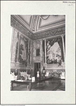 Vorderseite von Sopr. BAS ROMA [https://www.deutsche-digitale-bibliothek.de/content/lizenzen/rv-ez/] Palazzo ColonnaAppartement des Kardinals Girolamo Colonna - Salone turco, Ansicht von Süd- und Westwand (Eingangswand), bh457578_recto. Foto.