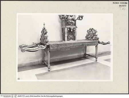 Vorderseite von Sopr. BAS ROMA [https://www.deutsche-digitale-bibliothek.de/content/lizenzen/rv-ez/] Funeralbett (cataletto funebre) - , bh457717_recto. Foto.