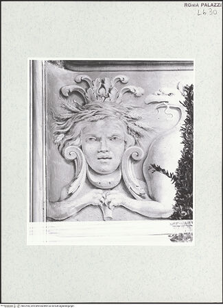 Vorderseite von Sopr. BAS ROMA [https://www.deutsche-digitale-bibliothek.de/content/lizenzen/rv-ez/] Scheinarchitektur mit exotischen GenreszenenScheinarchitektur - Fingierte Sockelzone, Detail: Maskenornament, bh457958_recto. Foto.