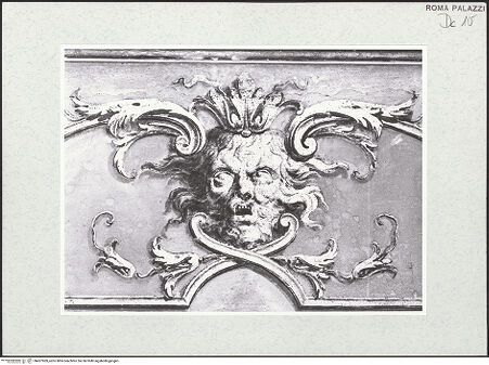 Vorderseite von Sopr. BAS ROMA [https://www.deutsche-digitale-bibliothek.de/content/lizenzen/rv-ez/] Scheinarchitektur und Ornamente - Sockelzone, Detail: Maskenornament, bh457969_recto. Foto.