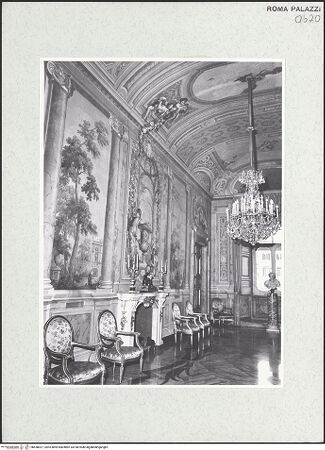 Vorderseite von Sopr. BAS ROMA [https://www.deutsche-digitale-bibliothek.de/content/lizenzen/rv-ez/] Scheinarchitektur mit Landschaftsbildern und Figuren - Ansicht in Richtung des Fensters zum Garten, bh458027_recto. Foto.