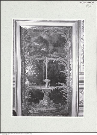 Vorderseite von Sopr. BAS ROMA [https://www.deutsche-digitale-bibliothek.de/content/lizenzen/rv-ez/] Scheinarchitektur mit Landschaftsbild, Figurenkartuschen und PuttenmedaillonsScheinarchitektur und Ornamente - Hauptwand, Gartenvedute mit Springbrunnen, bh458273_recto. Foto.