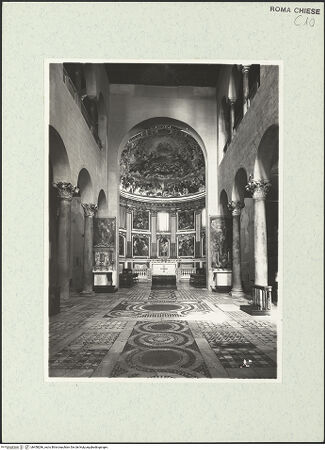 Vorderseite von Fototeca dell'Unione Internazionale presso l'American Academy in Rome [https://www.deutsche-digitale-bibliothek.de/content/lizenzen/rv-fz/] Santi Quattro Coronati - Inneres, zum Chor, bh458286_recto. Foto.