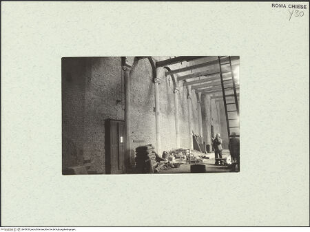 Vorderseite von Bibliotheca Hertziana [https://www.deutsche-digitale-bibliothek.de/content/lizenzen/rv-fz/] Santi Quattro CoronatiInneres - Südliche Wand, bh458318_recto. Foto.