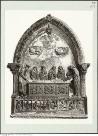 Vorderseite von Böhm [https://www.deutsche-digitale-bibliothek.de/content/lizenzen/rv-ez/] Grabmal des Gianesello da Folgaria - Gesamtansicht, bh458422_recto. Foto.