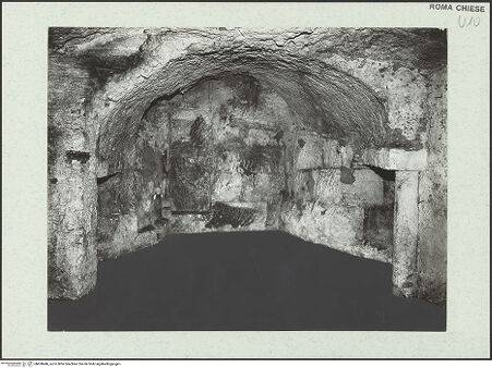 Vorderseite von unbekannt [https://www.deutsche-digitale-bibliothek.de/content/lizenzen/rv-fz/] Sant'Angelo in PescheriaUnterirdische Strukturen jenseits der Krypta - Außenmauer der rechten und der mittleren Apsis, aus Nordost, bh458446_recto. Foto.