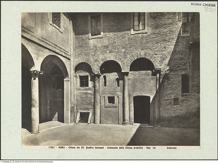 Vorderseite von Alinari [https://www.deutsche-digitale-bibliothek.de/content/lizenzen/rv-ez/] Santi Quattro CoronatiÄußeresZweiter Hof - Nördliche Wand mit den Säulen der ursprünglichen Basilika, bh458516_recto. Foto.