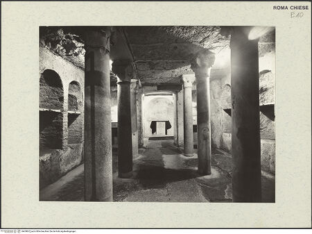 Vorderseite von Bibliotheca Hertziana [https://www.deutsche-digitale-bibliothek.de/content/lizenzen/rv-fz/] Santa Maria in Cosmedin - Blick in Richtung Altar, bh458622_recto. Foto: Savio, Oscar.