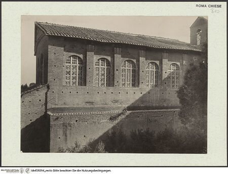 Vorderseite von unbekannt [https://www.deutsche-digitale-bibliothek.de/content/lizenzen/rv-fz/] Santa Balbina - Nördliche Seitenfront, bh459394_recto. Foto.