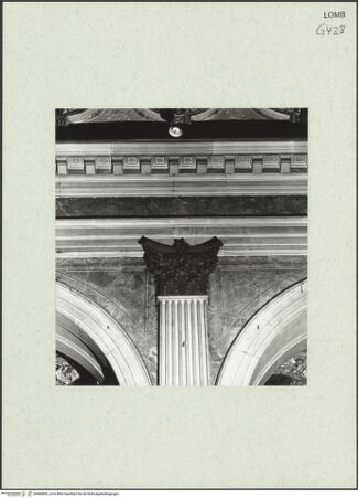 Vorderseite von Bibliotheca Hertziana [https://www.deutsche-digitale-bibliothek.de/content/lizenzen/rv-fz/] Santa Maria presso San Celso - Langhaus, Bronzekapitell mit Gebälkabschnitt, bh460836_recto. Foto: Fichera, Gabriele.