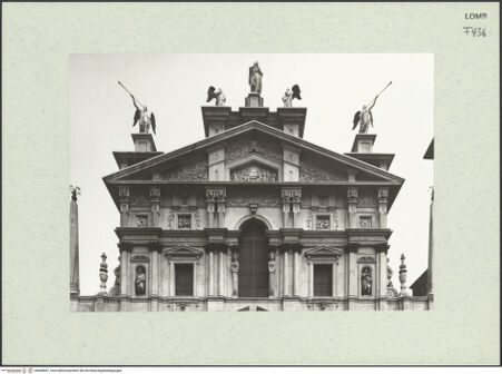 Vorderseite von Bibliotheca Hertziana [https://www.deutsche-digitale-bibliothek.de/content/lizenzen/rv-fz/] Santa Maria presso San CelsoWestfassade - Giebel, bh460841_recto. Foto: Fichera, Gabriele.