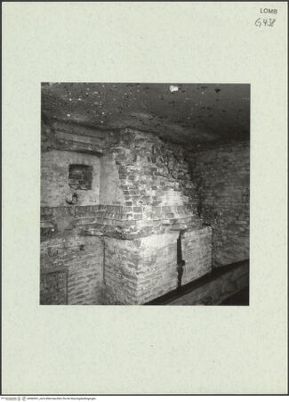 Vorderseite von Bibliotheca Hertziana [https://www.deutsche-digitale-bibliothek.de/content/lizenzen/rv-fz/] Santa Maria presso San Celso - Blick vom Dachboden auf einen Strebepfeiler der Südflanke des Langhauses, bh460931_recto. Foto: Fichera, Gabriele.