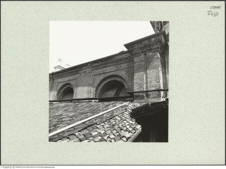 Vorderseite von Bibliotheca Hertziana [https://www.deutsche-digitale-bibliothek.de/content/lizenzen/rv-fz/] Santa Maria presso San CelsoSüdfassade - Obergaden, Detail, bh460932_recto. Foto: Fichera, Gabriele.