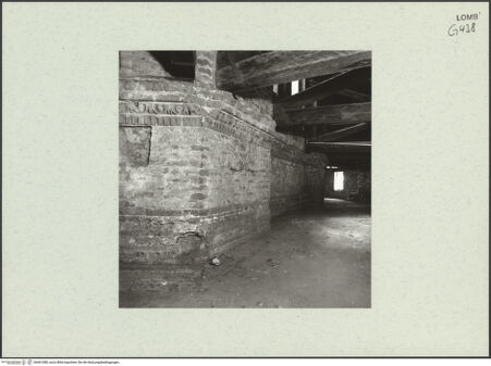 Vorderseite von Bibliotheca Hertziana [https://www.deutsche-digitale-bibliothek.de/content/lizenzen/rv-fz/] Santa Maria presso San Celso - Blick vom Dachboden auf die Südflanke, Gebälk, bh461080_recto. Foto: Fichera, Gabriele.