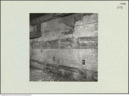 Vorderseite von Bibliotheca Hertziana [https://www.deutsche-digitale-bibliothek.de/content/lizenzen/rv-fz/] Santa Maria presso San Celso - Blick vom Dachboden auf die Südflanke, Gebälk, bh461081_recto. Foto: Fichera, Gabriele.