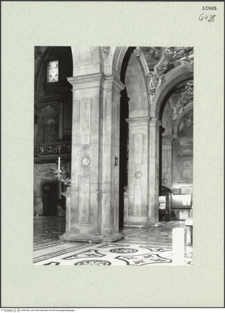 Vorderseite von Bibliotheca Hertziana [https://www.deutsche-digitale-bibliothek.de/content/lizenzen/rv-fz/] Santa Maria presso San CelsoLinkes Seitenschiff (Nordseitenschiff) - Langhauspfeiler von Nordosten, bh461087_recto. Foto: Fichera, Gabriele.