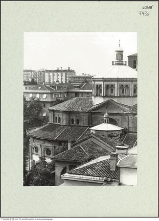 Vorderseite von Bibliotheca Hertziana [https://www.deutsche-digitale-bibliothek.de/content/lizenzen/rv-fz/] Santa Maria presso San CelsoVierung und Kuppel - Ostpartie und Kuppel von Norden, bh461103_recto. Foto.