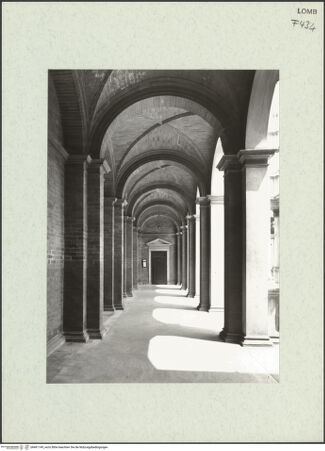 Vorderseite von Bibliotheca Hertziana [https://www.deutsche-digitale-bibliothek.de/content/lizenzen/rv-fz/] Santa Maria presso San Celso - Nordgalerie, Blick nach Osten, bh461149_recto. Foto: Fichera, Gabriele.