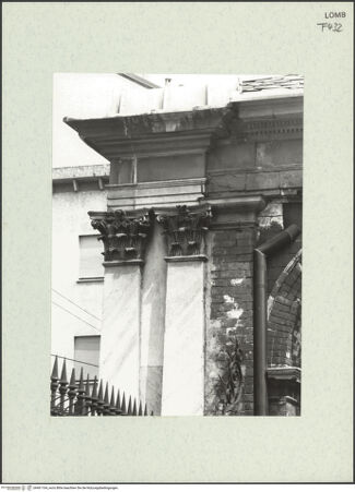 Vorderseite von Bibliotheca Hertziana [https://www.deutsche-digitale-bibliothek.de/content/lizenzen/rv-fz/] Santa Maria presso San CelsoSudfassade - Südwestecke von Süden, Detail, bh461164_recto. Foto: Fichera, Gabriele.