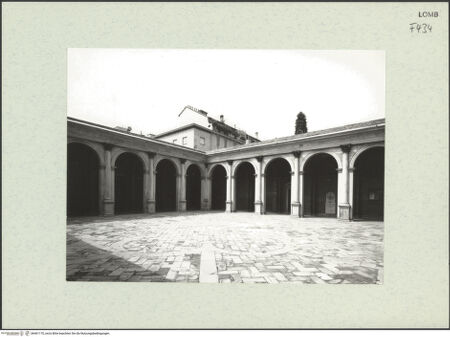Vorderseite von Bibliotheca Hertziana [https://www.deutsche-digitale-bibliothek.de/content/lizenzen/rv-fz/] Santa Maria presso San Celso - Blick zur Nordwestecke, bh461170_recto. Foto: Fichera, Gabriele.
