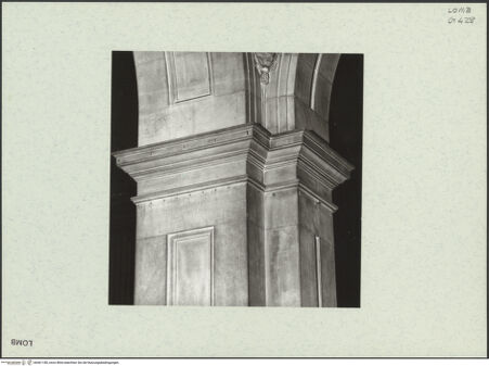 Vorderseite von Bibliotheca Hertziana [https://www.deutsche-digitale-bibliothek.de/content/lizenzen/rv-fz/] Santa Maria presso San Celso - Langhauspfeiler, Kämpferzone, bh461180_recto. Foto: Fichera, Gabriele.