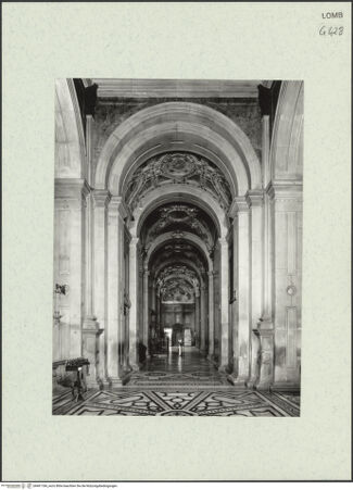 Vorderseite von Bibliotheca Hertziana [https://www.deutsche-digitale-bibliothek.de/content/lizenzen/rv-fz/] Santa Maria presso San CelsoRechtes Seitenschiff (Südseitenschiff) - Südliches Seitenschiff nach Westen, bh461184_recto. Foto: Fichera, Gabriele.