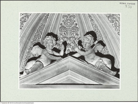 Vorderseite von Sopr. BAS ROMA [https://www.deutsche-digitale-bibliothek.de/content/lizenzen/rv-ez/] Putti - Gibel mit Putti, bh461393_recto. Foto.
