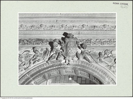 Vorderseite von Sopr. BAS ROMA [https://www.deutsche-digitale-bibliothek.de/content/lizenzen/rv-ez/] Figürliche DekorationVier Propheten und Engel - Mitte, Detail: Engel mit Wappen der Cesi, bh461423_recto. Foto.