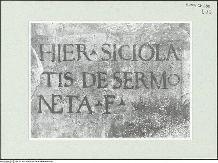 Vorderseite von Sopr. BAS ROMA [https://www.deutsche-digitale-bibliothek.de/content/lizenzen/rv-ez/] Anbetung der Hirten - Detail: Signatur, bh461424_recto. Foto.