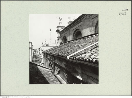 Vorderseite von Bibliotheca Hertziana [https://www.deutsche-digitale-bibliothek.de/content/lizenzen/rv-fz/] Santa Maria presso San CelsoSüdfassade - Südflanke von Südosten, Detail, bh461478_recto. Foto: Fichera, Gabriele.