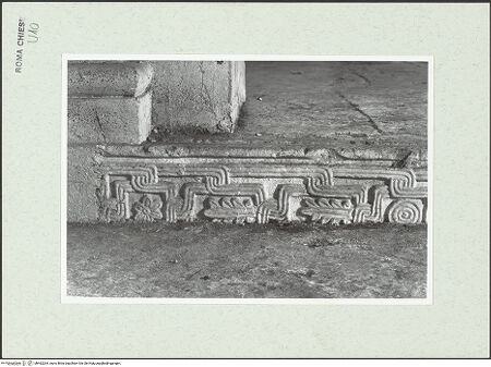 Vorderseite von Sopr. BAS ROMA [https://www.deutsche-digitale-bibliothek.de/content/lizenzen/rv-ez/] Steinfragment - , bh462264_recto. Foto.