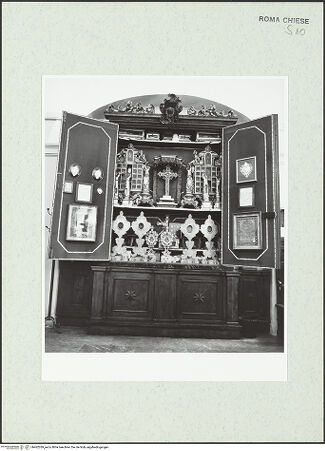 Vorderseite von Sopr. BAS ROMA [https://www.deutsche-digitale-bibliothek.de/content/lizenzen/rv-ez/] Reliquienschrank - in geöffnetem Zustand, bh462269_recto. Foto.