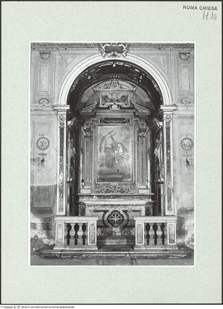 Vorderseite von Sopr. BAS ROMA [https://www.deutsche-digitale-bibliothek.de/content/lizenzen/rv-ez/] Santa Maria della Pace - Oktogon, 1. Kapelle rechts (al Sacro Cuore oder Benigni), Ansicht mit dem ehemaligen (mittlerweile ausgetauschten) Altarbild, bh462272_recto. Foto.