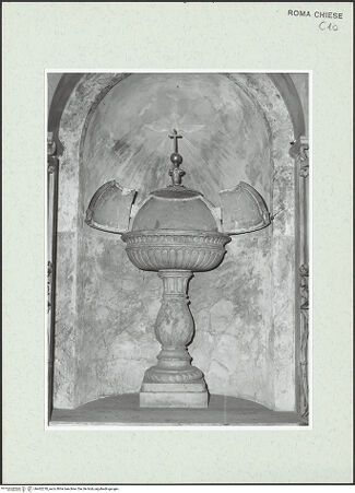 Vorderseite von Sopr. BAS ROMA [https://www.deutsche-digitale-bibliothek.de/content/lizenzen/rv-ez/] Taufbrunnen - , bh462278_recto. Foto.