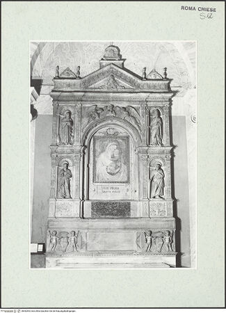Vorderseite von Sopr. BAS ROMA [https://www.deutsche-digitale-bibliothek.de/content/lizenzen/rv-ez/] Ehemaliger Hochaltar - Madonnenbild aus dem Umkreis des Gentile da Fabriano, bh462593_recto. Foto.