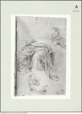 Vorderseite von Istituto Nazionale per la Grafica [https://www.deutsche-digitale-bibliothek.de/content/lizenzen/rv-ez/] Drapierte sitzende Gestalt - , bh463241_recto. Foto.