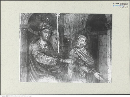 Vorderseite von ICCD [https://www.deutsche-digitale-bibliothek.de/content/lizenzen/rv-ez/] FreskenzyklusMartyrium des heiligen Laurentius - Detail: Kaiser Decius und ein Soldat, vor der Restaurierung 1992-1994, bh463700_recto. Foto.
