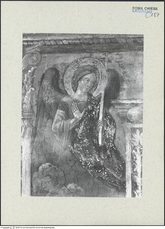 Vorderseite von ICCD [https://www.deutsche-digitale-bibliothek.de/content/lizenzen/rv-ez/] FreskenzyklusThronender Christus mit zwei Engeln - Detail: Engel links des Thrones, vor der Restaurierung 1992-1994, bh463729_recto. Foto.